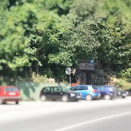 Bazeni krevet i doručak