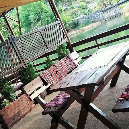 Bazeni Bed & Breakfast *